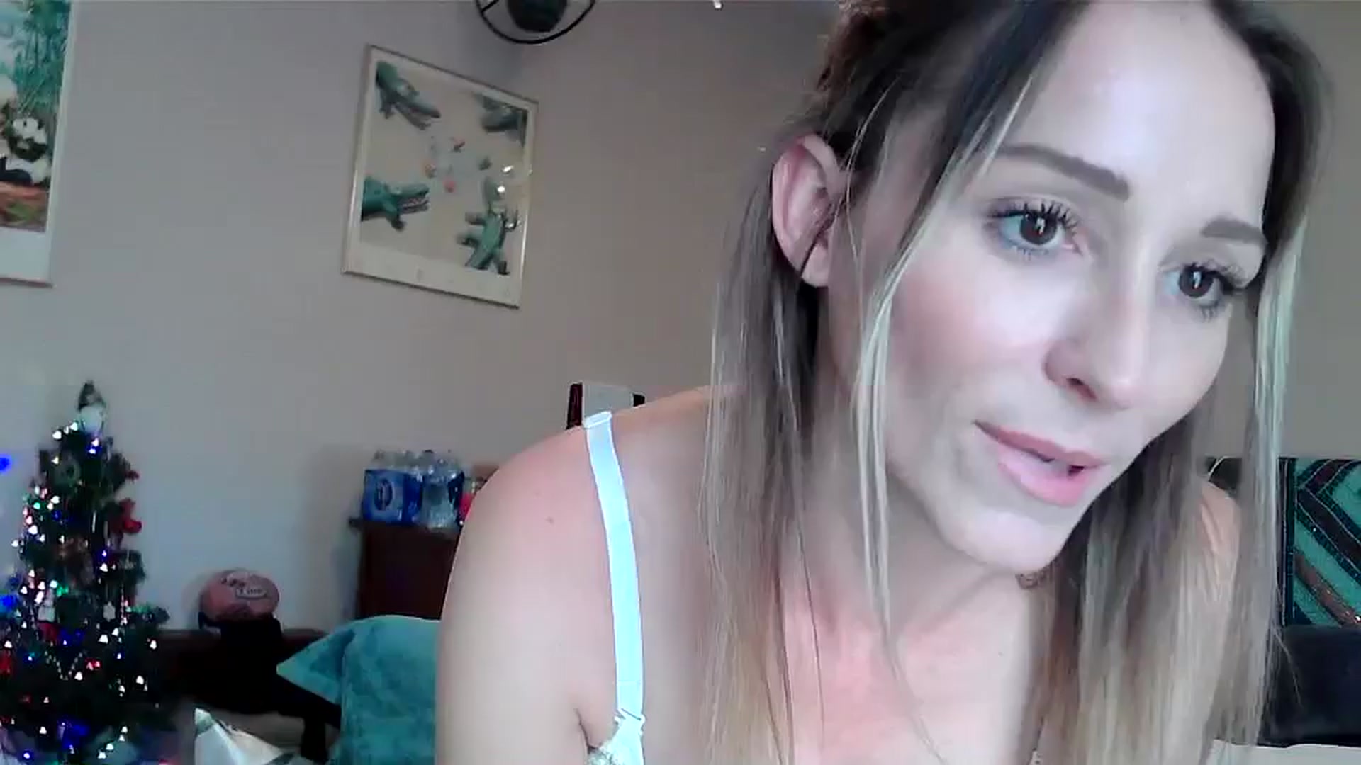 Gallery image thumbnail from JilliaJade's myfreecams stream on, 12/23/2024, 18:48 image 1 of 20