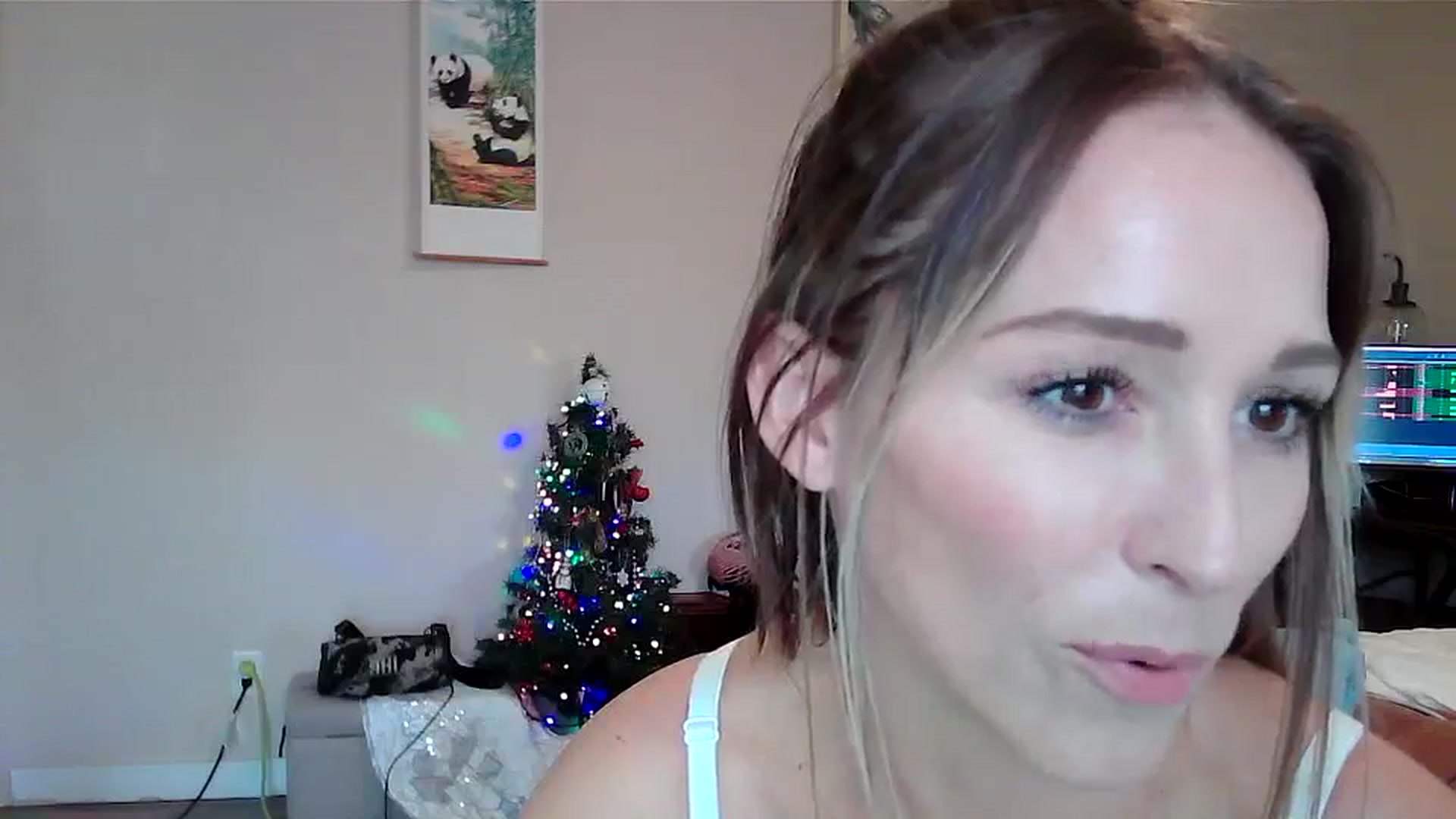 Gallery image thumbnail from JilliaJade's myfreecams stream on, 12/23/2024, 18:48 image 13 of 20