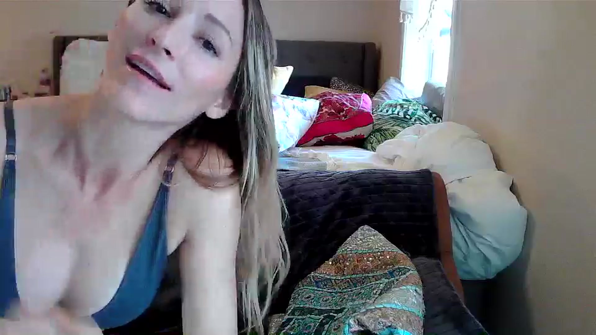 Gallery image thumbnail from JilliaJade's myfreecams stream on, 12/31/2024, 20:16 image 17 of 20