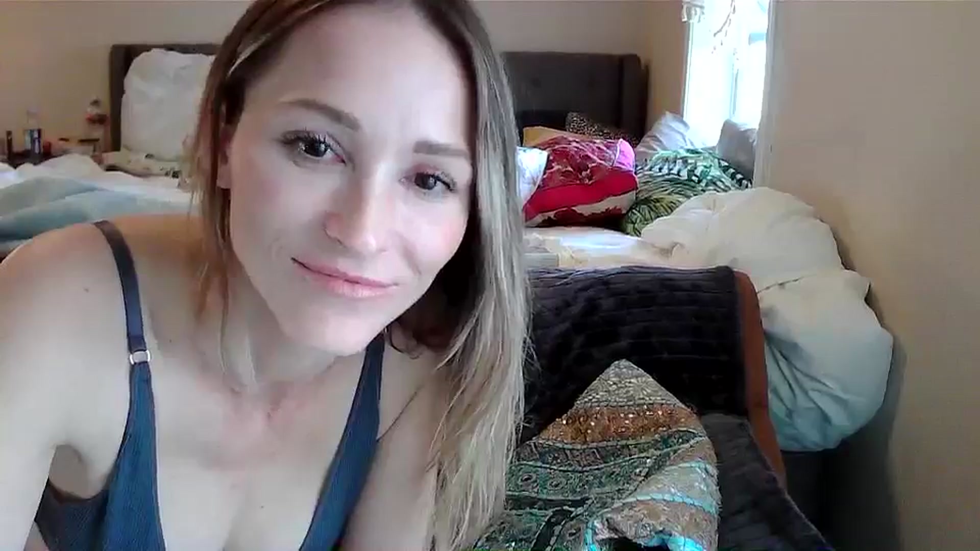 Gallery image thumbnail from JilliaJade's myfreecams stream on, 12/31/2024, 20:16 image 15 of 20