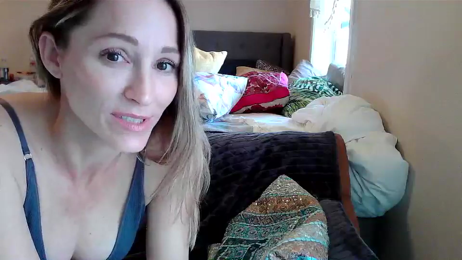 Gallery image thumbnail from JilliaJade's myfreecams stream on, 12/31/2024, 20:16 image 18 of 20