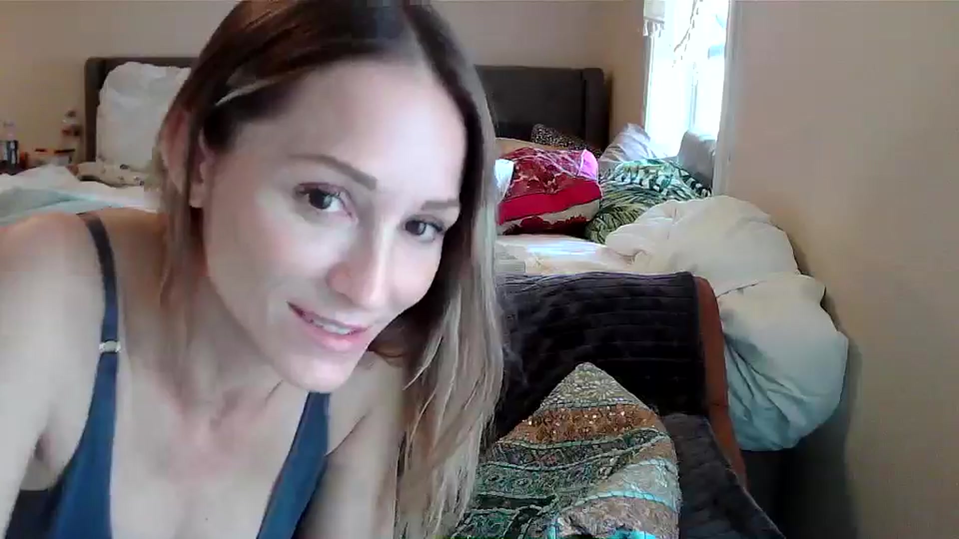 Gallery image thumbnail from JilliaJade's myfreecams stream on, 12/31/2024, 20:16 image 16 of 20