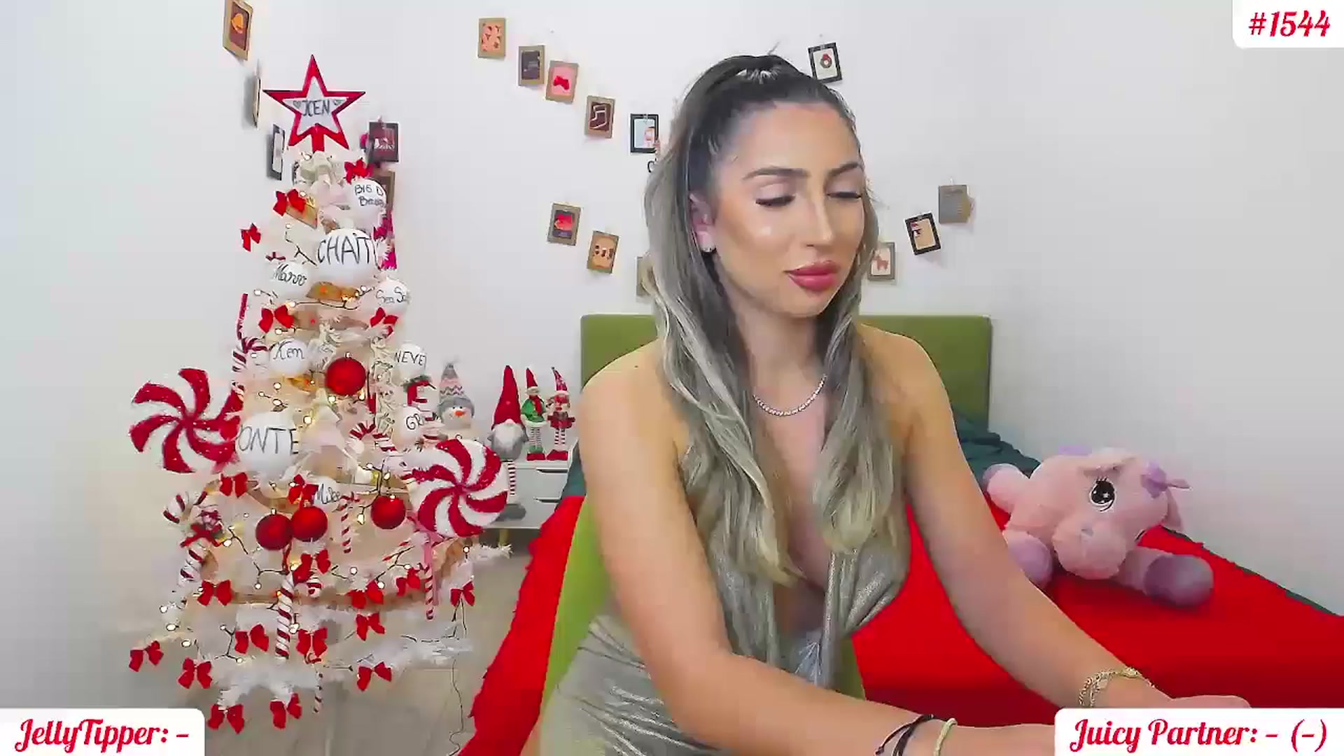 Gallery image thumbnail from JingleJelly's myfreecams stream on, 12/30/2024, 16:29 image 1 of 20