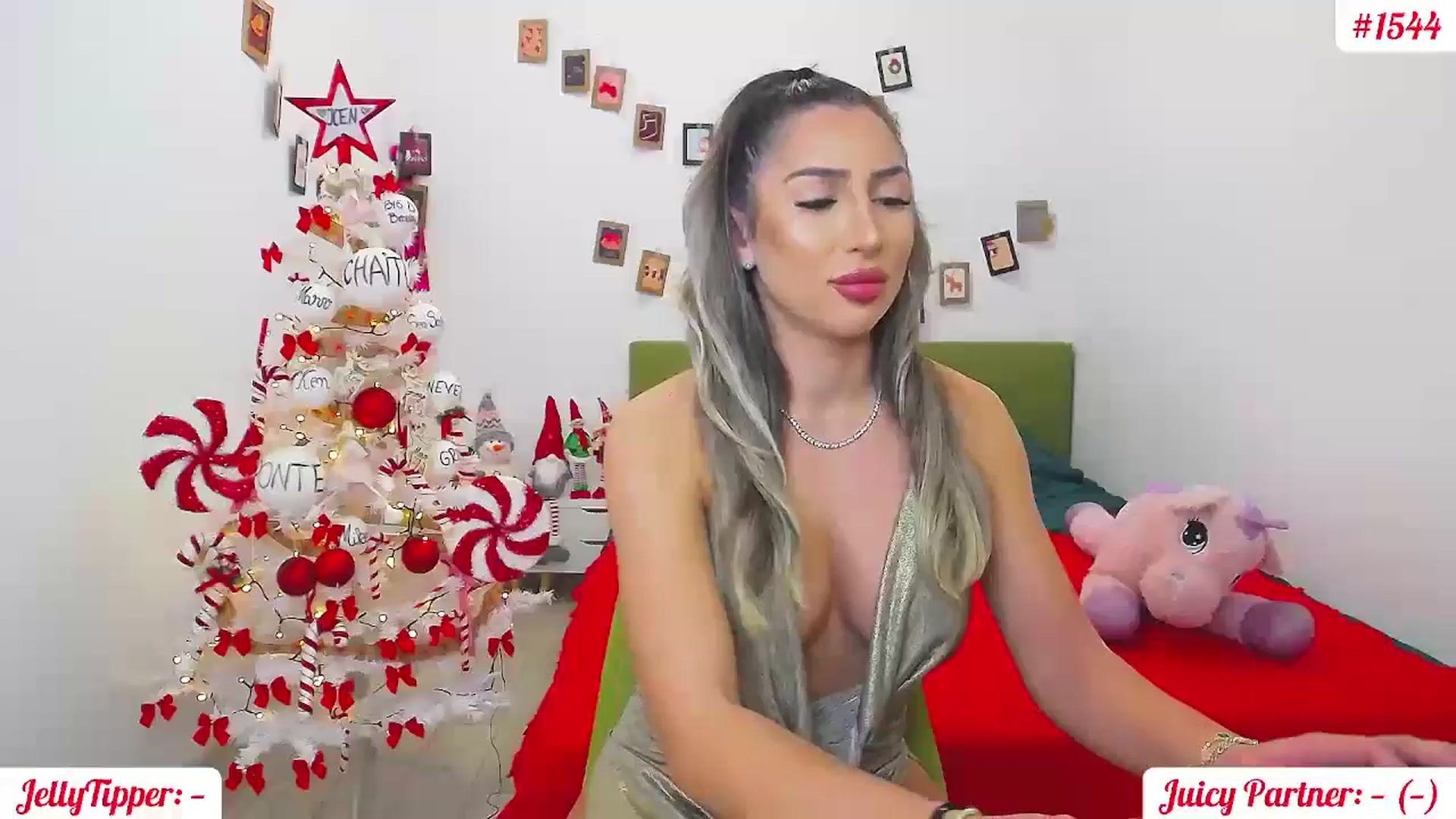 Gallery image thumbnail from JingleJelly's myfreecams stream on, 12/30/2024, 16:29 image 4 of 20