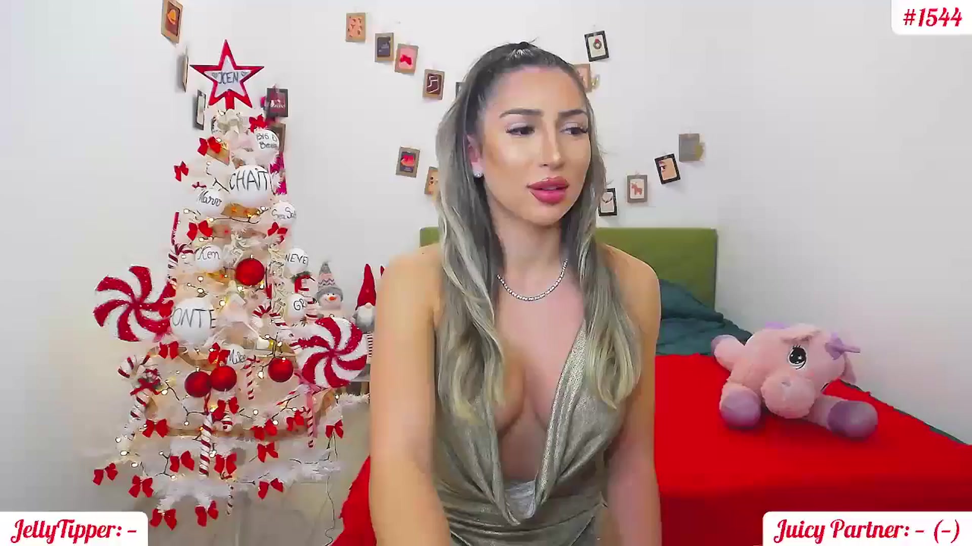 Gallery image thumbnail from JingleJelly's myfreecams stream on, 12/30/2024, 16:29 image 5 of 20