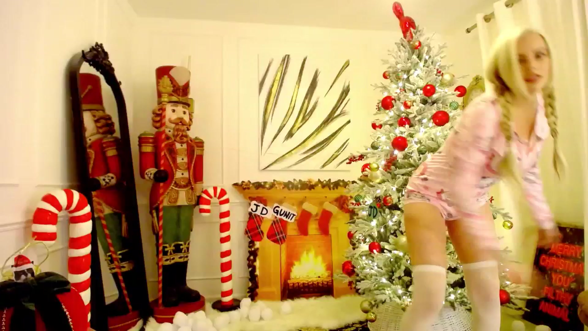 Gallery image thumbnail from JingleK3lls's myfreecams stream on, 12/02/2025, 03:52 image 9 of 20