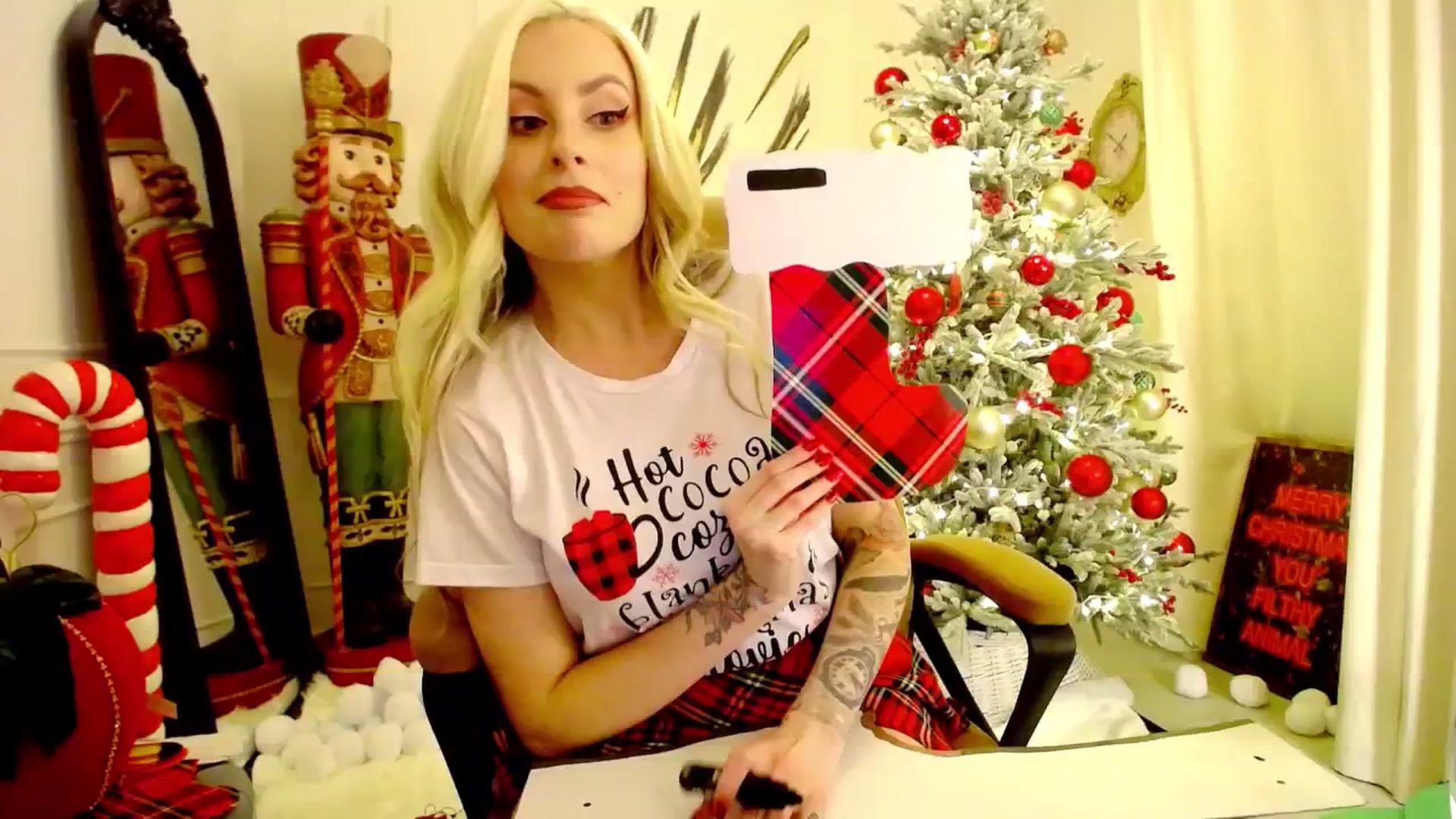 Gallery image thumbnail from JingleK3lls's myfreecams stream on, 12/03/2025, 03:13 image 8 of 20