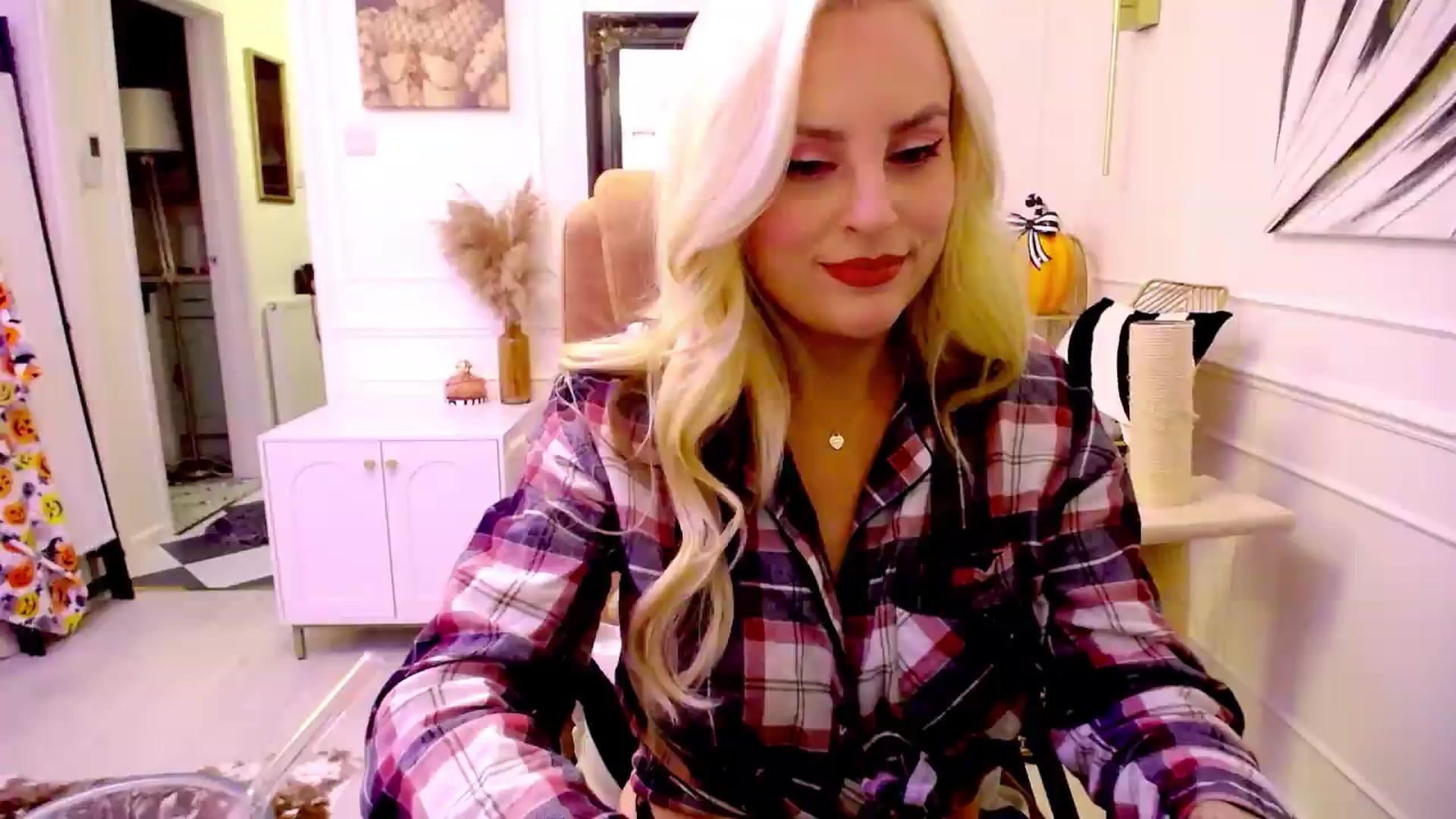 Gallery image thumbnail from JingleK3lls's myfreecams stream on, 09/30/2026, 02:15 image 4 of 20