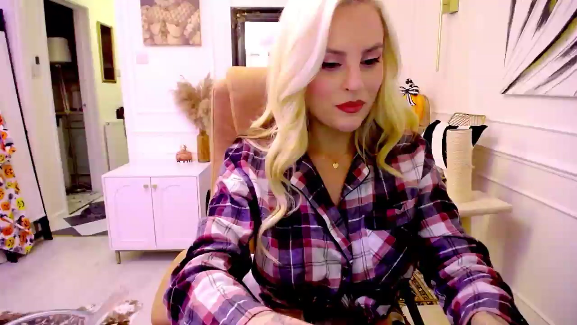 Gallery image thumbnail from JingleK3lls's myfreecams stream on, 09/30/2026, 02:15 image 2 of 20