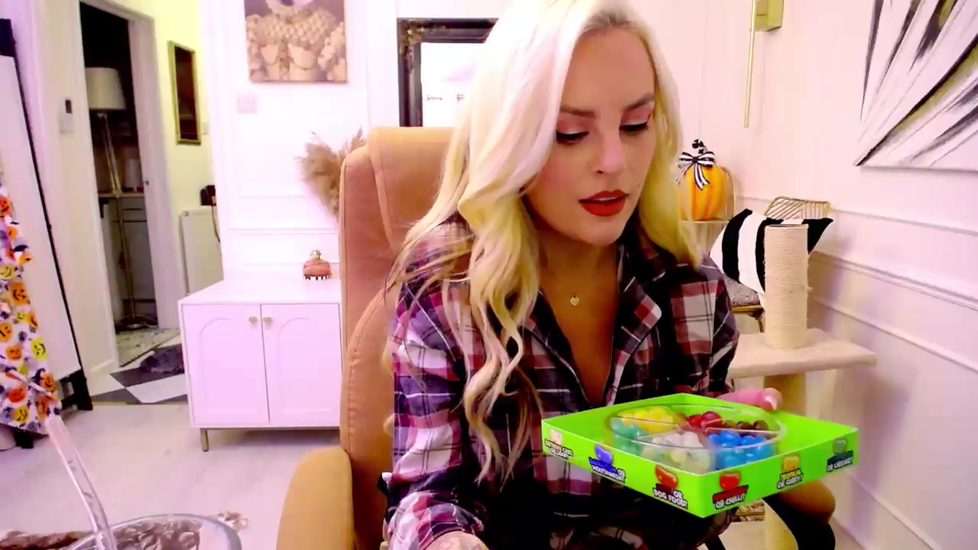 Gallery image thumbnail from JingleK3lls's myfreecams stream on, 09/30/2026, 02:15 image 10 of 20