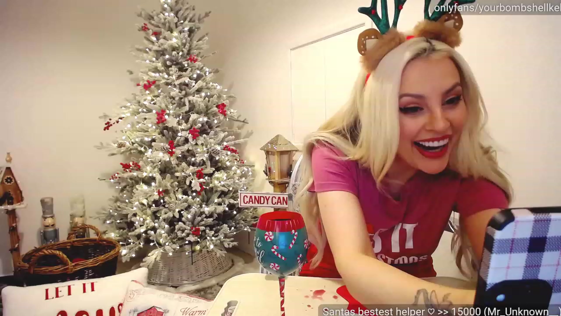 Gallery image thumbnail from JingleKells's myfreecams stream on, 12/01/2022, 23:45 image 4 of 20