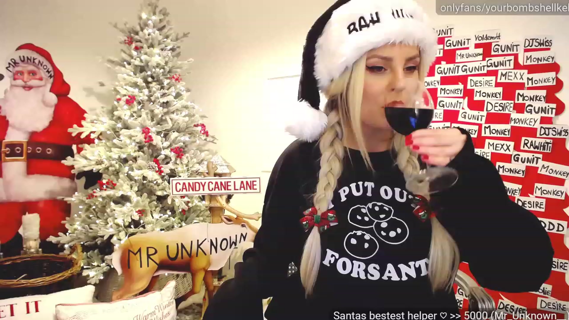 Gallery image thumbnail from JingleKells's myfreecams stream on, 12/07/2022, 23:57 image 7 of 20