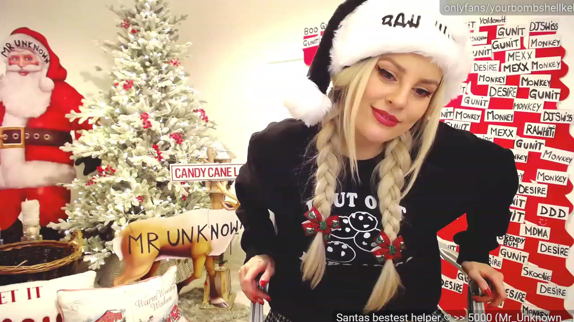 Gallery image thumbnail from JingleKells's myfreecams stream on, 12/08/2022, 24:31 image 17 of 20