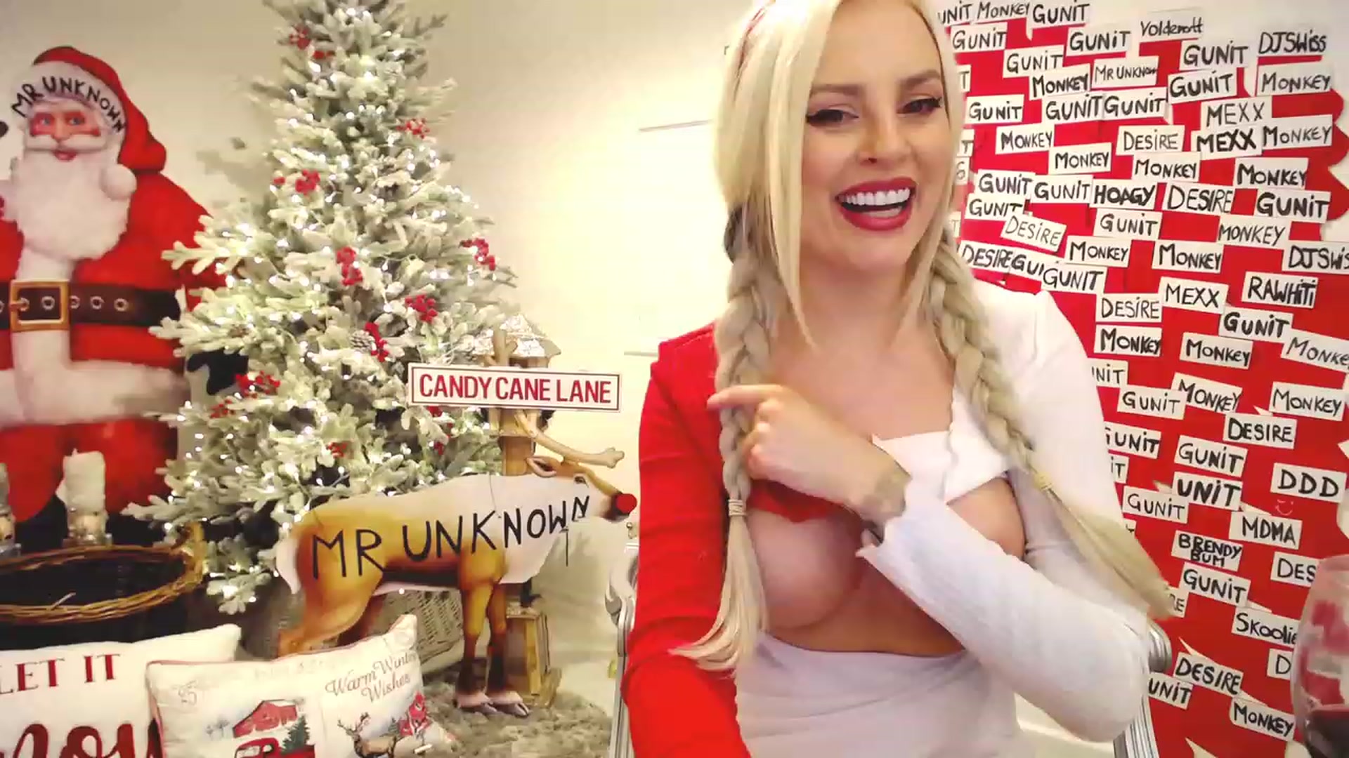 Gallery image thumbnail from JingleKells's myfreecams stream on, 12/09/2022, 03:07 image 8 of 20