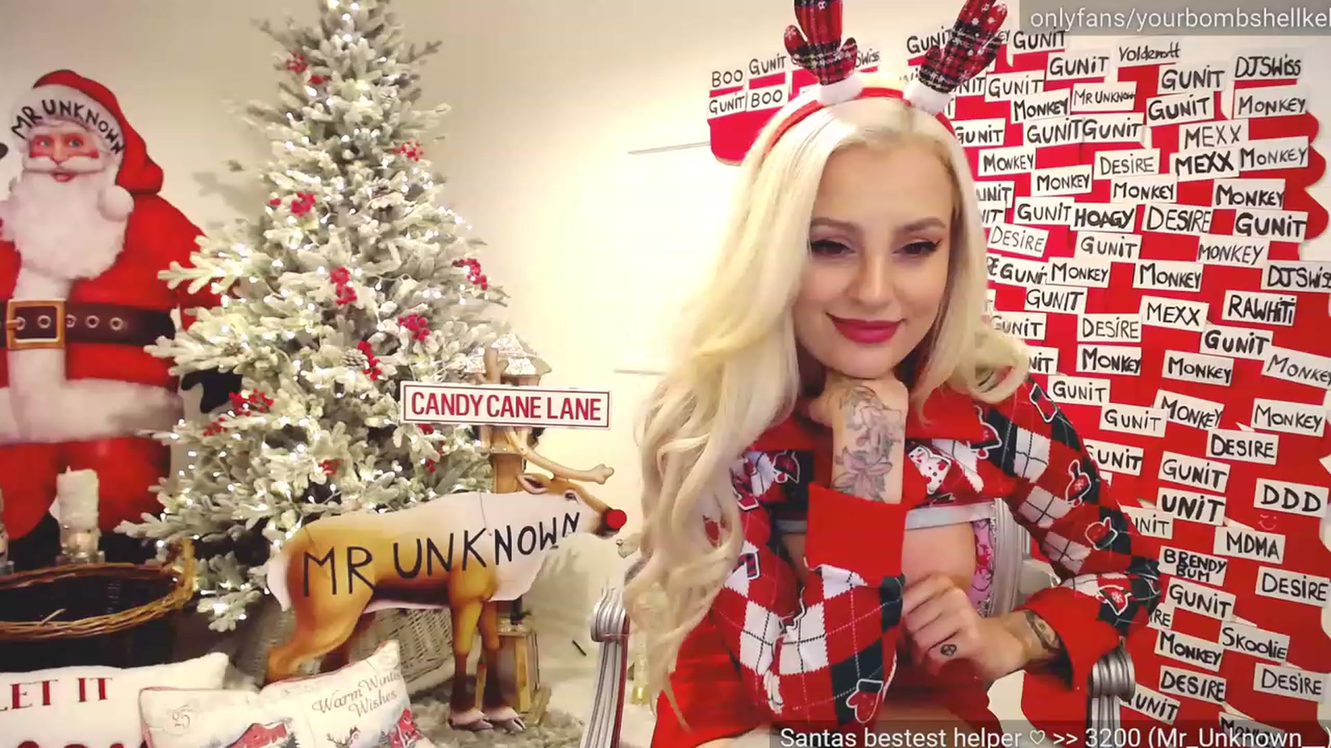 Gallery image thumbnail from JingleKells's myfreecams stream on, 12/10/2022, 01:10 image 11 of 20