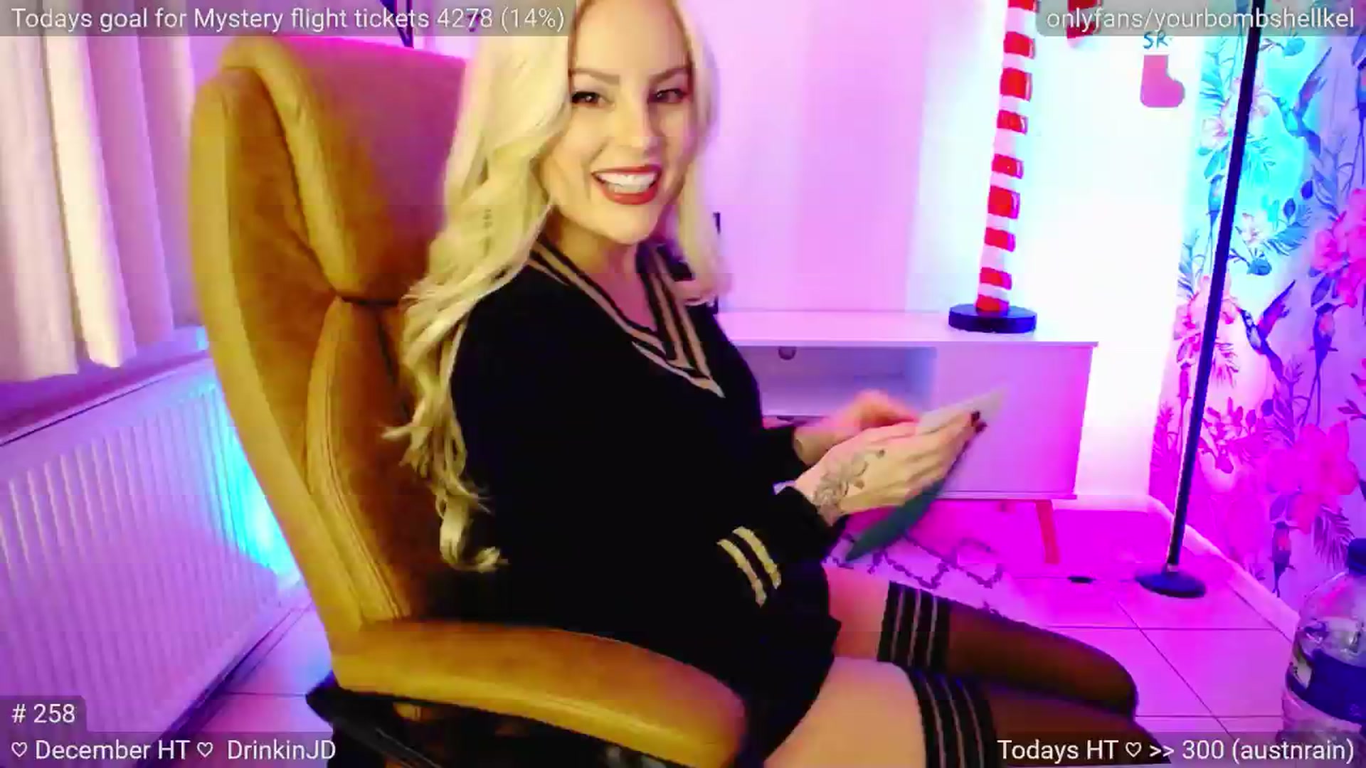 Gallery image thumbnail from JingleKells's myfreecams stream on, 12/03/2024, 22:54 image 14 of 20