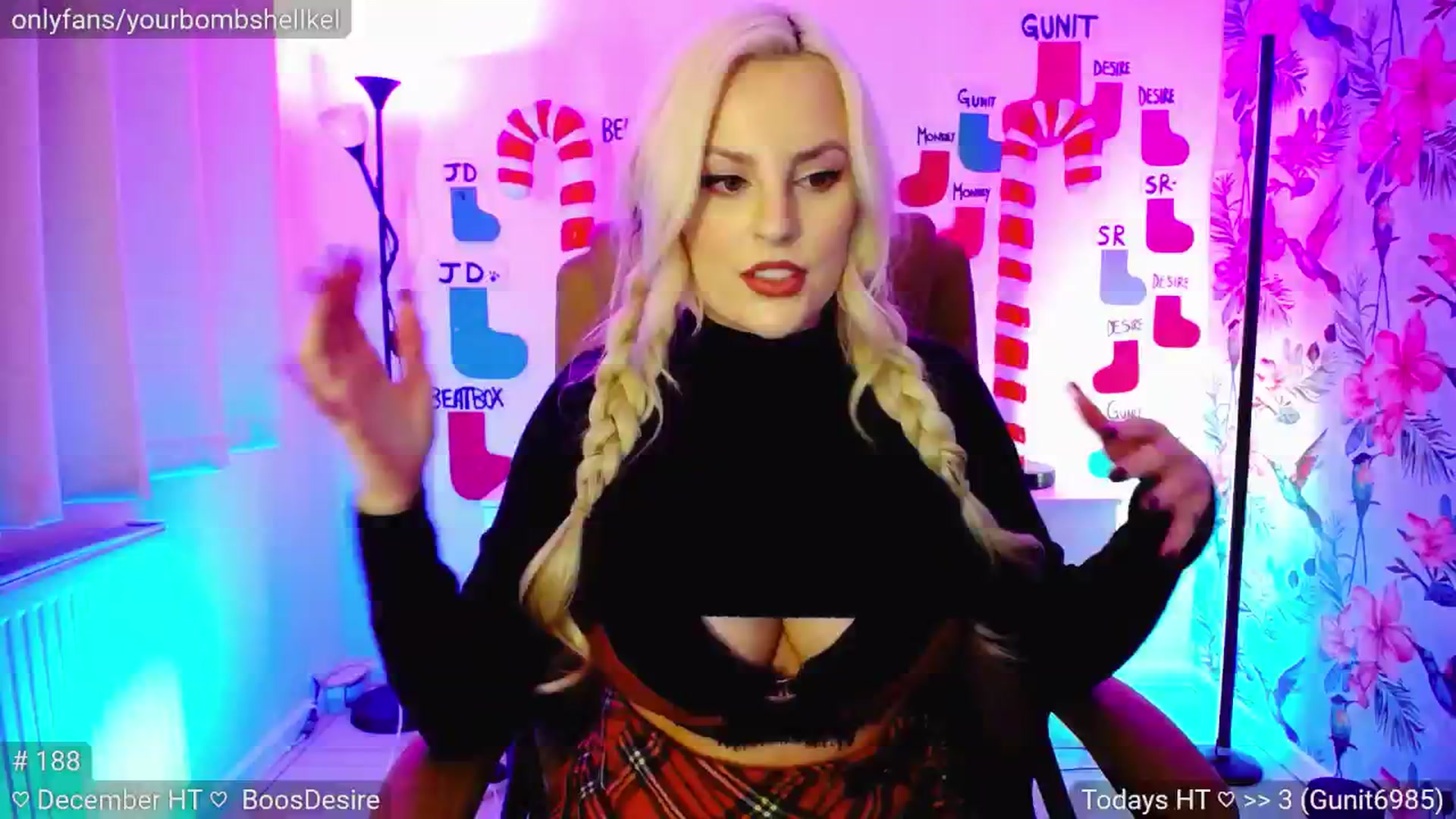 Gallery image thumbnail from JingleKells's myfreecams stream on, 12/10/2024, 24:01 image 1 of 20
