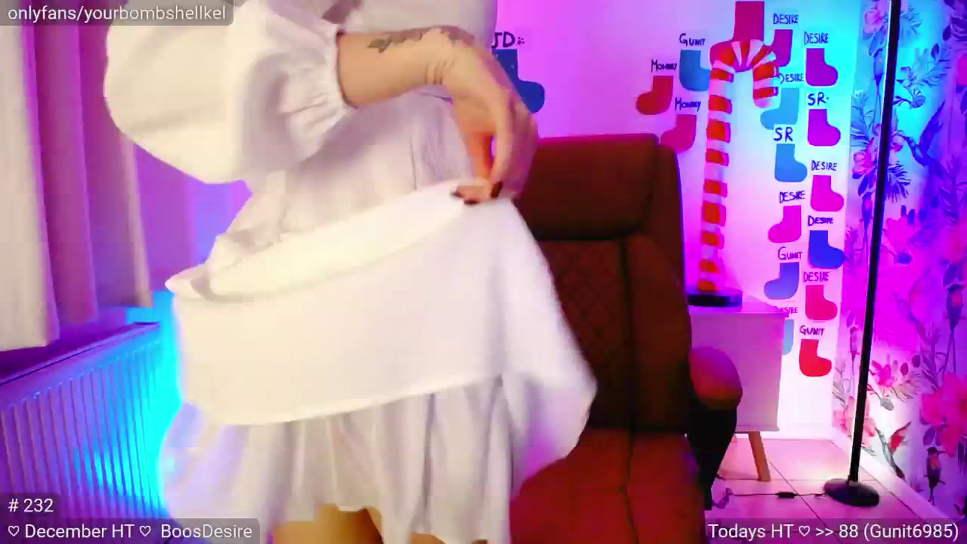 Gallery image thumbnail from JingleKells's myfreecams stream on, 12/12/2024, 21:59 image 15 of 20