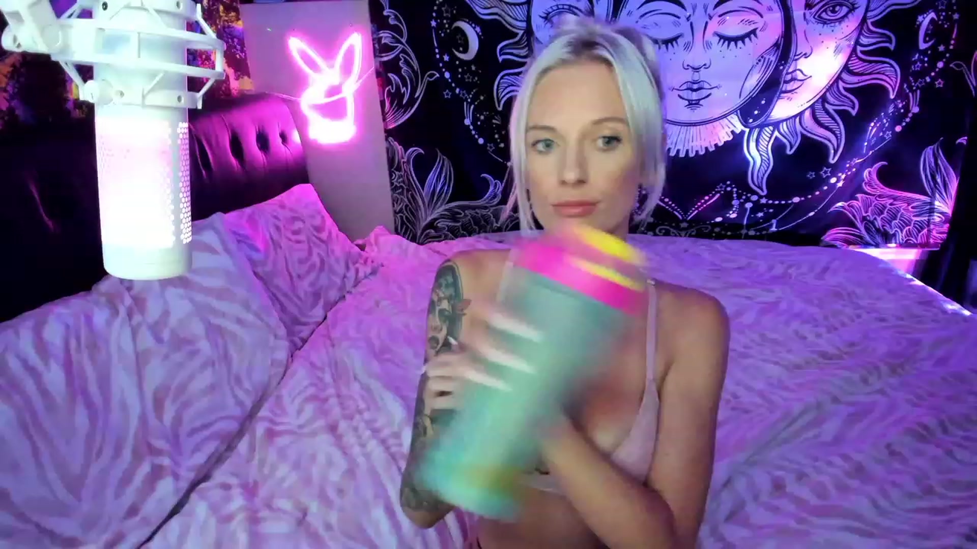 Gallery image thumbnail from Jingle_Bellez's myfreecams stream on, 12/01/2023, 07:18 image 5 of 20