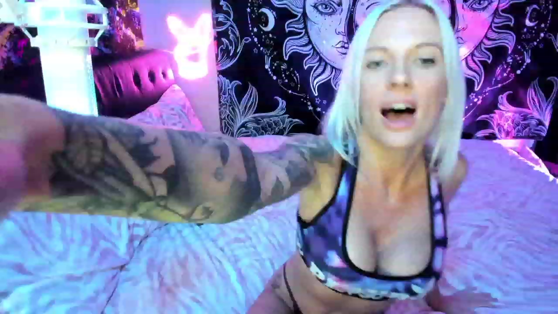 Gallery image thumbnail from Jingle_Bellez's myfreecams stream on, 12/07/2023, 04:15 image 20 of 20