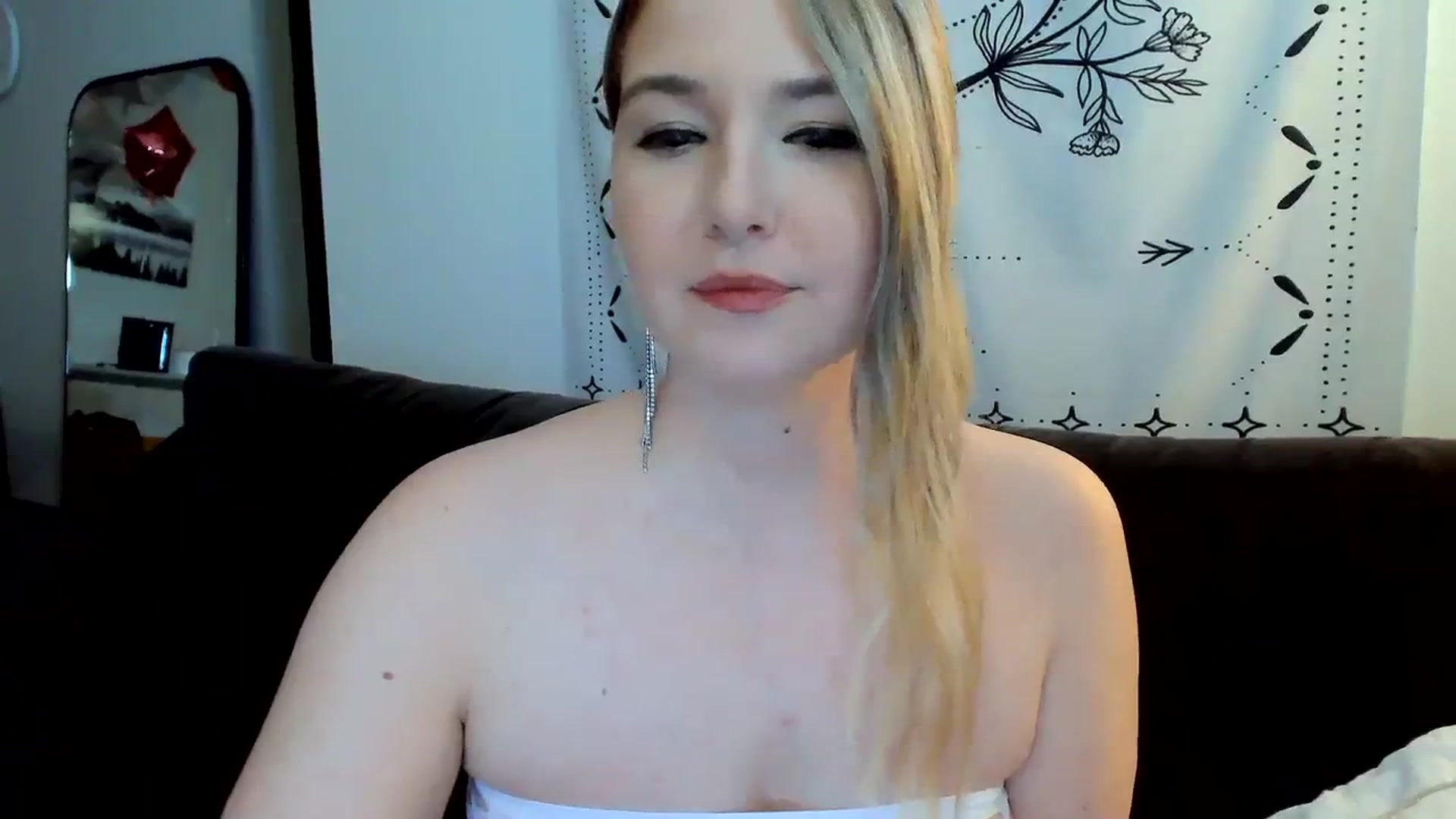 Gallery image thumbnail from JinnaWhite's myfreecams stream on, 03/25/2024, 02:31 image 6 of 20