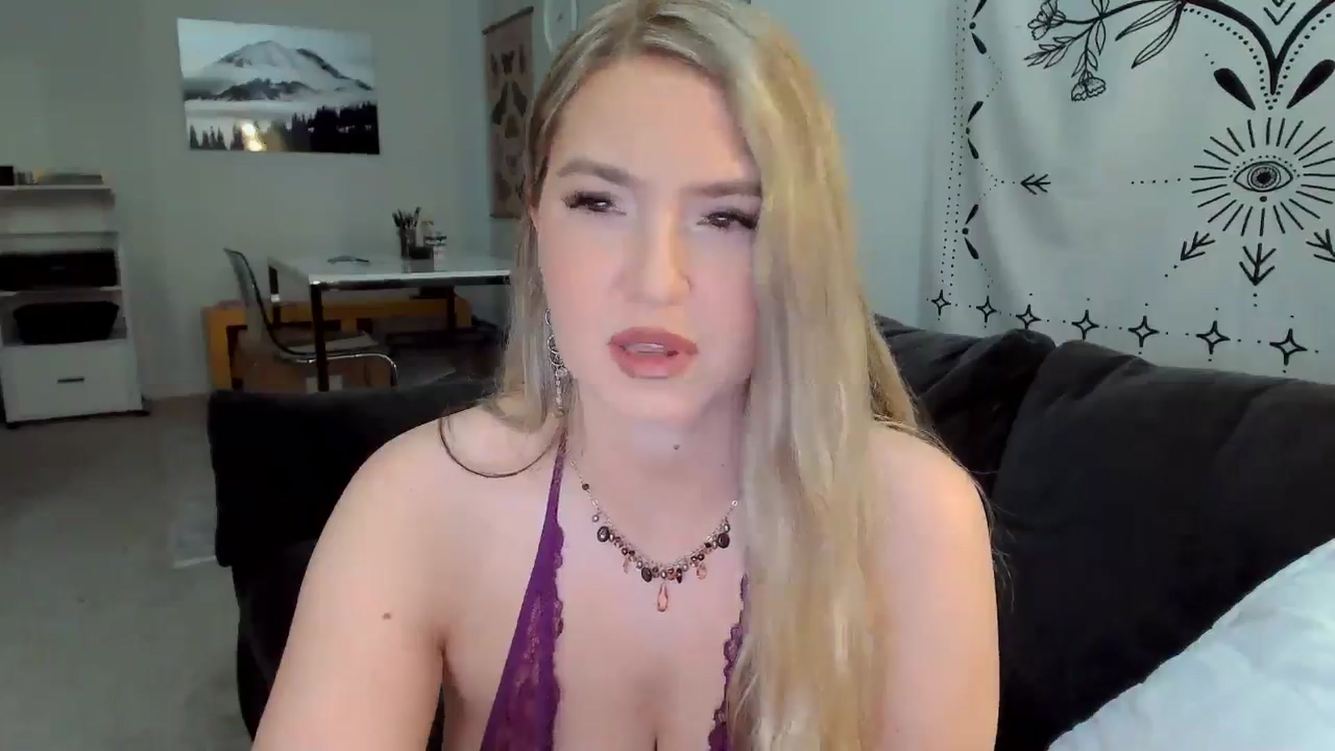 Gallery image thumbnail from JinnaWhite's myfreecams stream on, 05/07/2024, 05:23 image 5 of 20