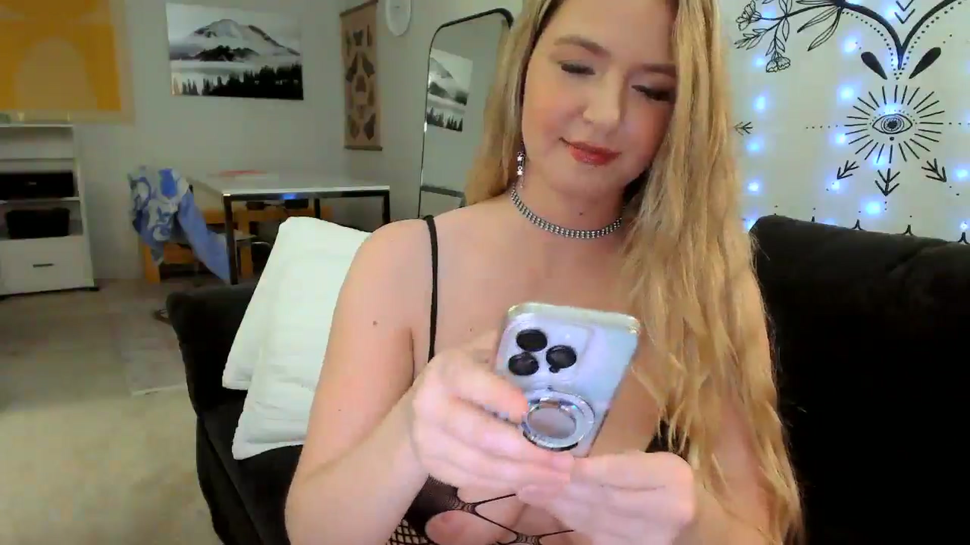 Gallery image thumbnail from JinnaWhite's myfreecams stream on, 06/28/2024, 02:40 image 19 of 20