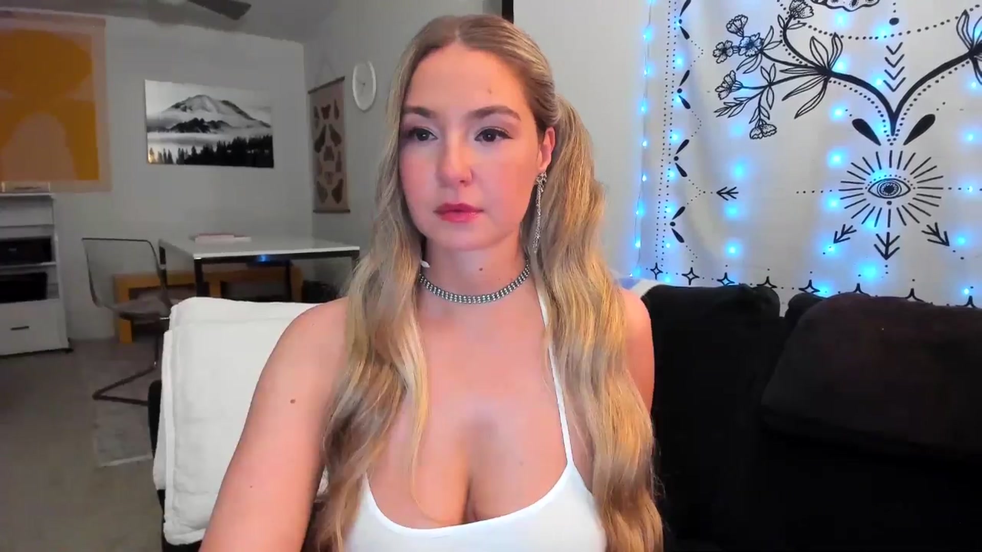 Gallery image thumbnail from JinnaWhite's myfreecams stream on, 08/03/2024, 02:54 image 14 of 20