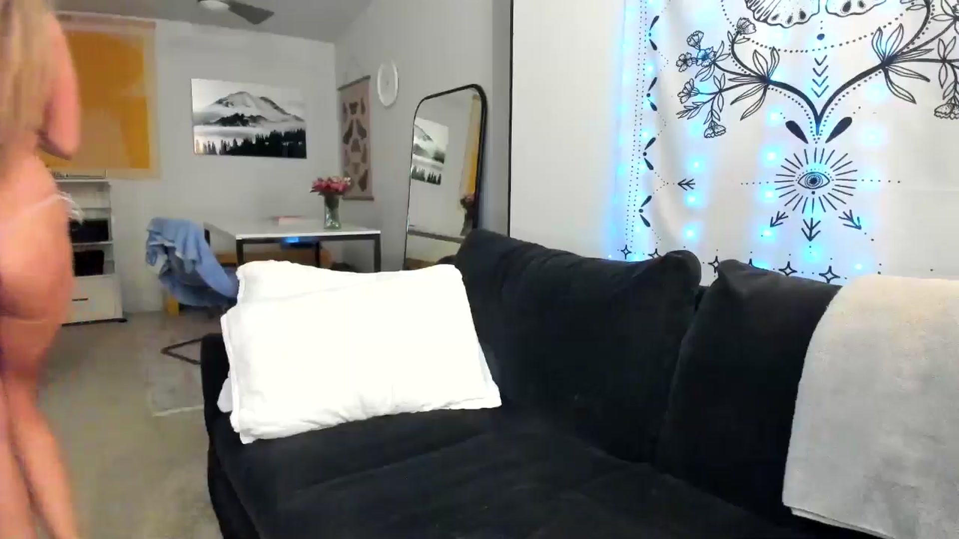 Gallery image thumbnail from JinnaWhite's myfreecams stream on, 08/13/2024, 02:56 image 15 of 20