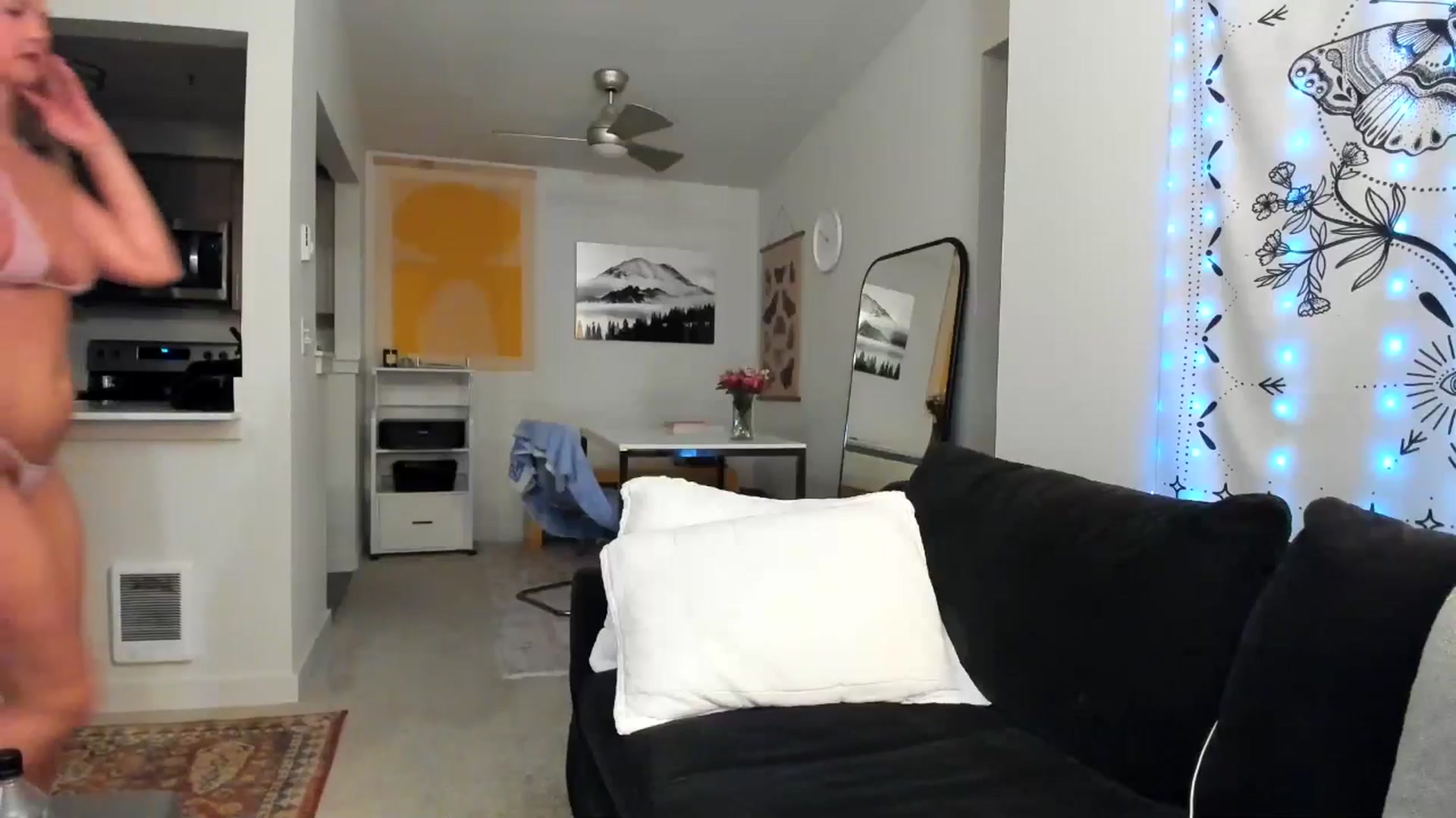 Gallery image thumbnail from JinnaWhite's myfreecams stream on, 08/13/2024, 02:56 image 13 of 20
