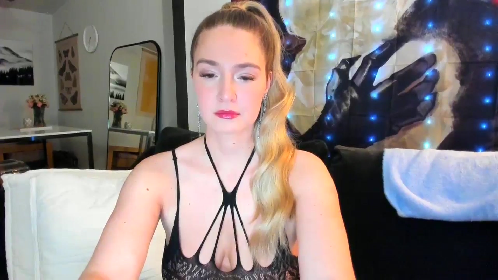 Gallery image thumbnail from JinnaWhite's myfreecams stream on, 09/23/2024, 03:58 image 3 of 20