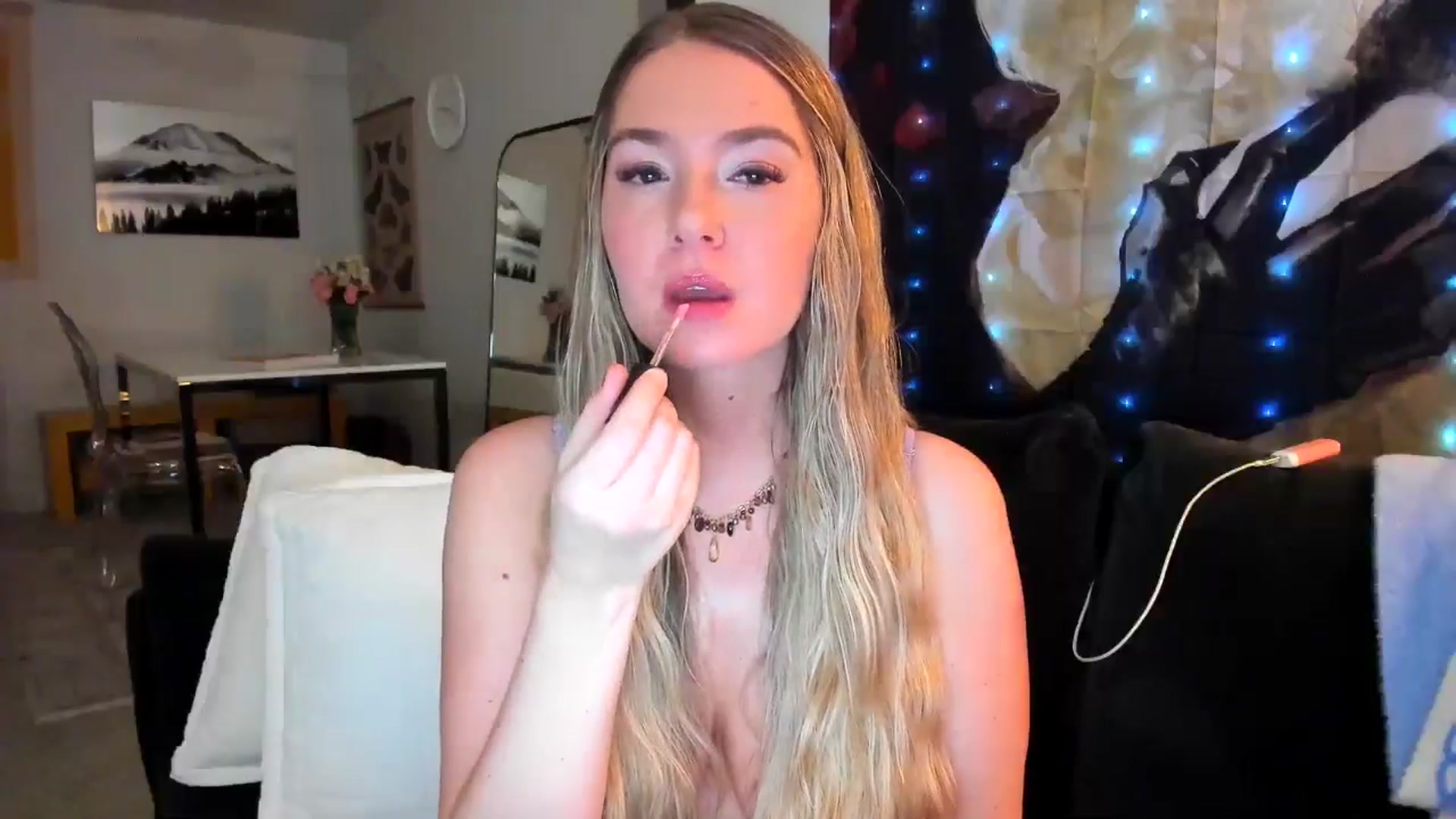Gallery image thumbnail from JinnaWhite's myfreecams stream on, 09/24/2024, 04:36 image 3 of 20