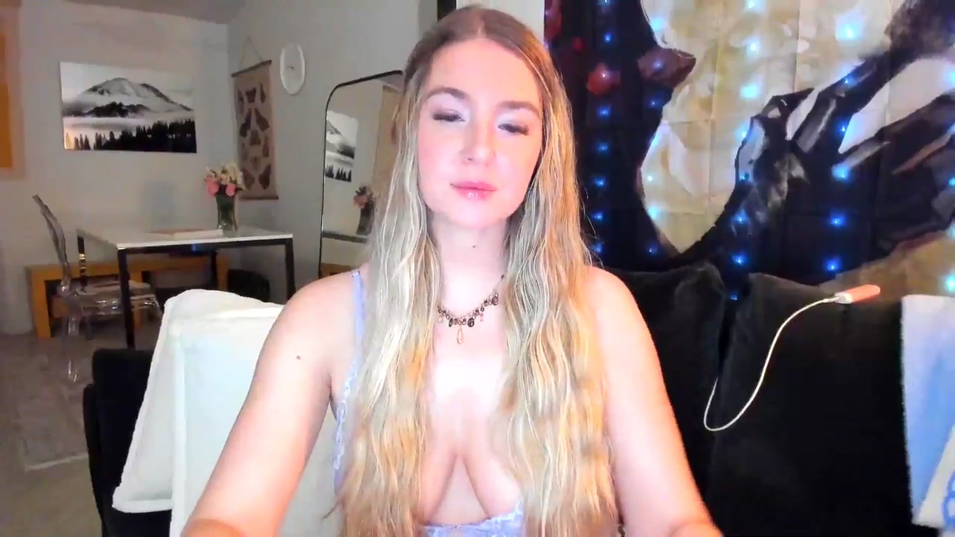Gallery image thumbnail from JinnaWhite's myfreecams stream on, 09/24/2024, 04:36 image 6 of 20