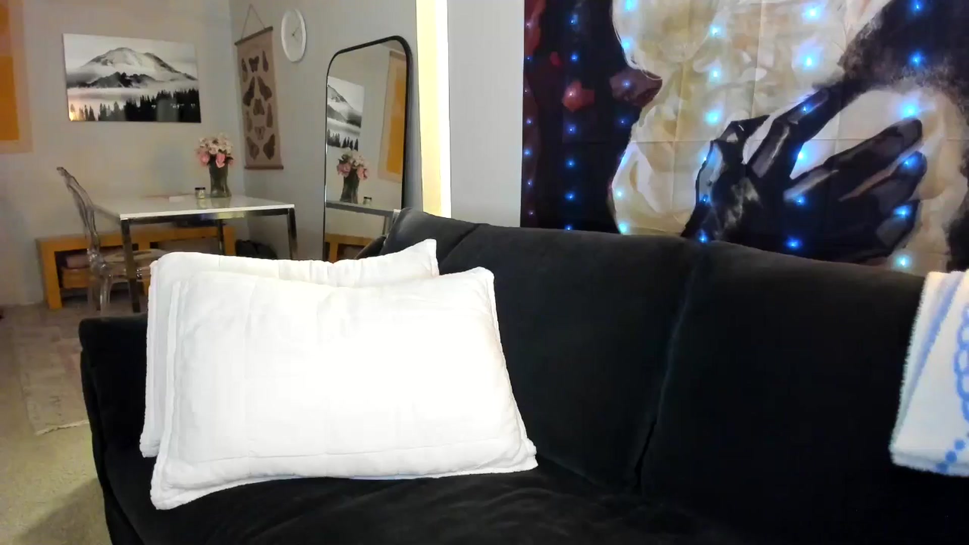 Gallery image thumbnail from JinnaWhite's myfreecams stream on, 09/25/2024, 23:28 image 14 of 20