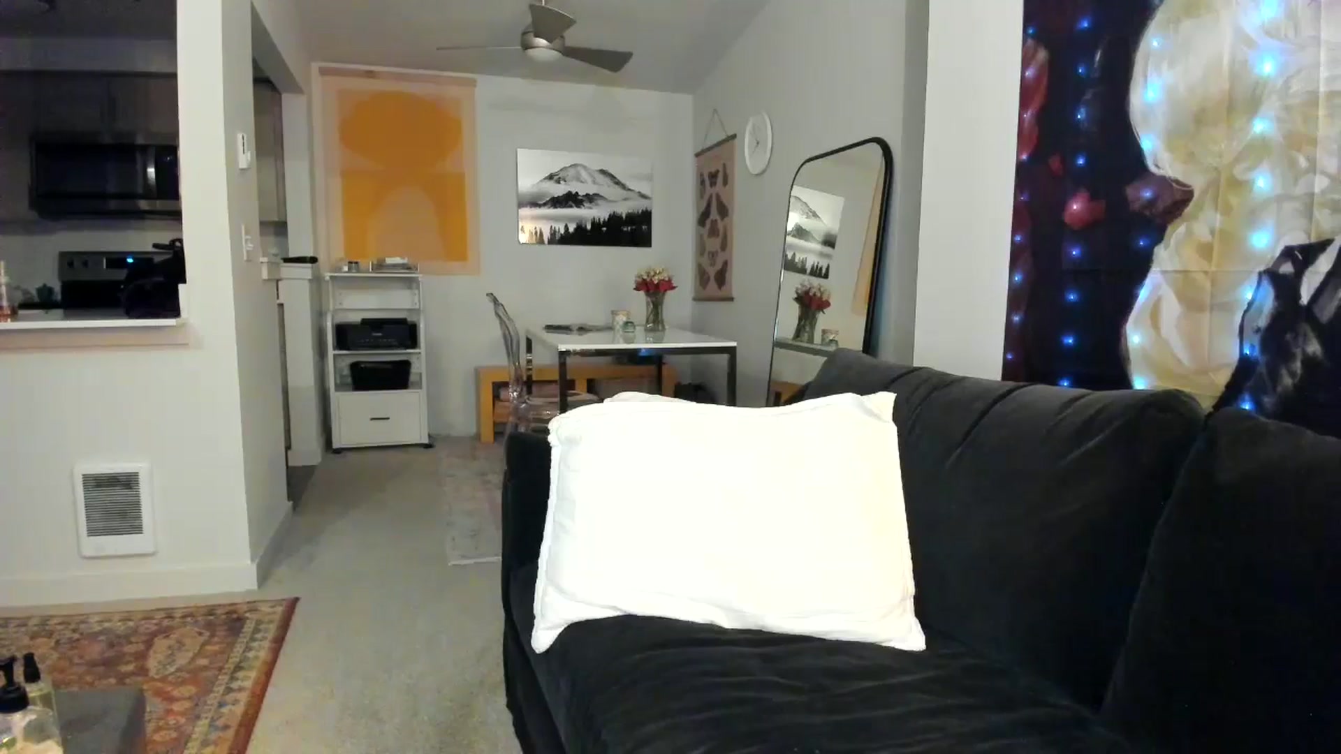 Gallery image thumbnail from JinnaWhite's myfreecams stream on, 10/03/2024, 03:08 image 16 of 20