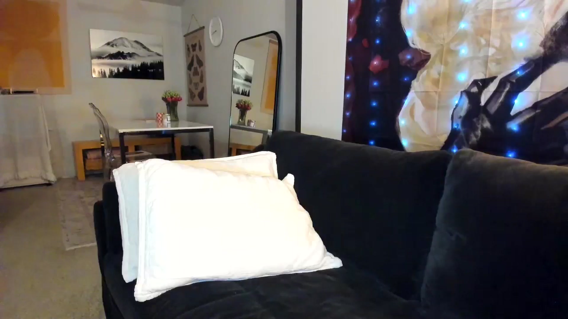Gallery image thumbnail from JinnaWhite's myfreecams stream on, 10/21/2024, 04:01 image 5 of 20