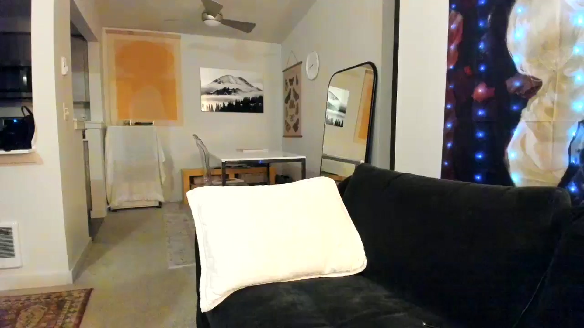 Gallery image thumbnail from JinnaWhite's myfreecams stream on, 11/09/2024, 05:27 image 1 of 20
