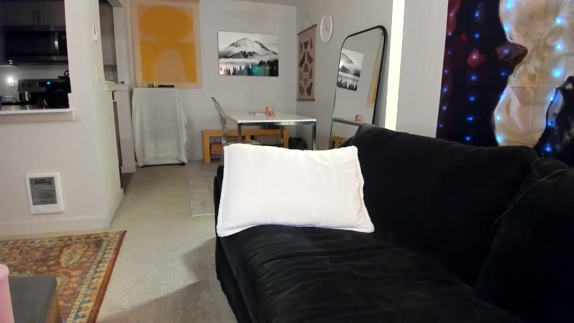 Gallery image thumbnail from JinnaWhite's myfreecams stream on, 11/12/2024, 24:12 image 11 of 20