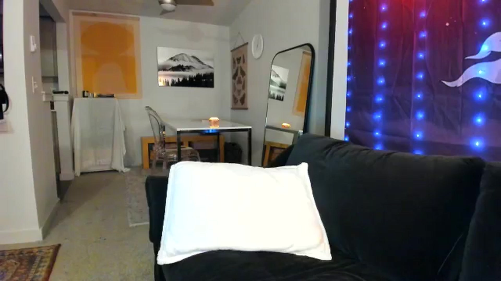 Gallery image thumbnail from JinnaWhite's myfreecams stream on, 11/20/2024, 02:15 image 13 of 20