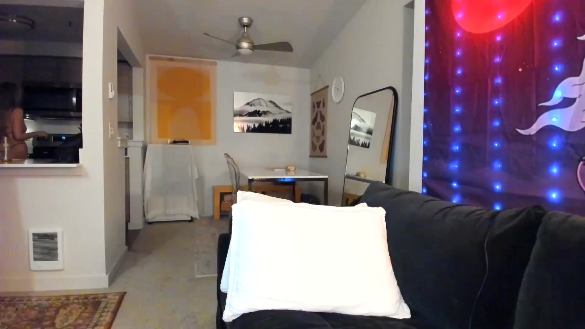 Gallery image thumbnail from JinnaWhite's myfreecams stream on, 11/28/2024, 03:07 image 1 of 20