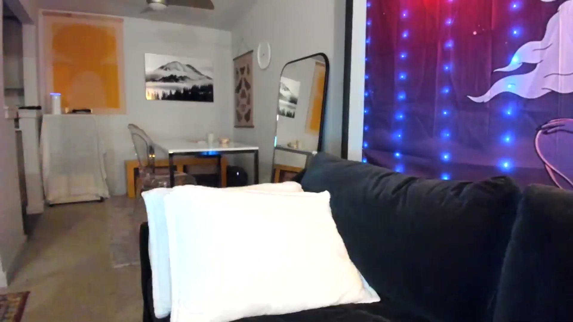 Gallery image thumbnail from JinnaWhite's myfreecams stream on, 11/30/2024, 03:52 image 11 of 20