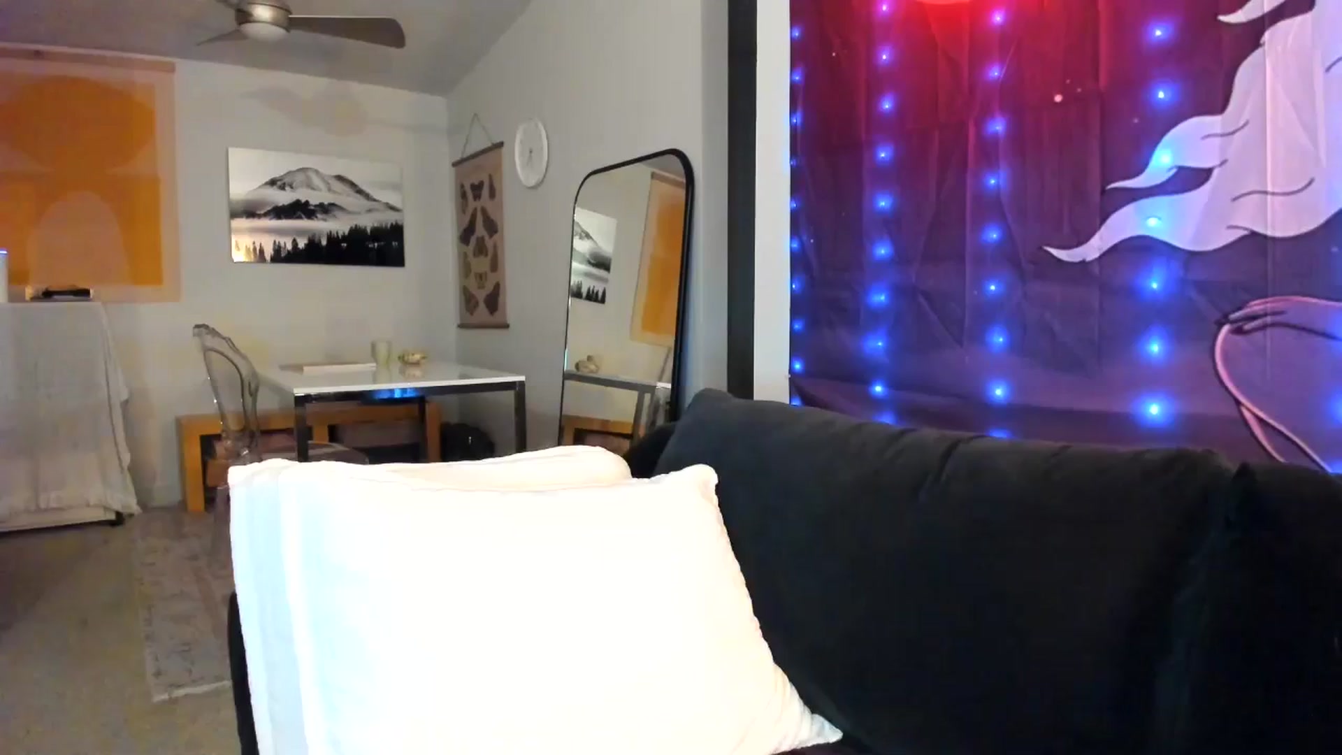 Gallery image thumbnail from JinnaWhite's myfreecams stream on, 12/03/2024, 03:00 image 2 of 20