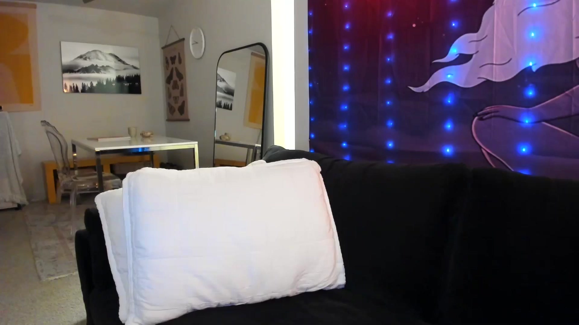 Gallery image thumbnail from JinnaWhite's myfreecams stream on, 12/03/2024, 04:53 image 19 of 20