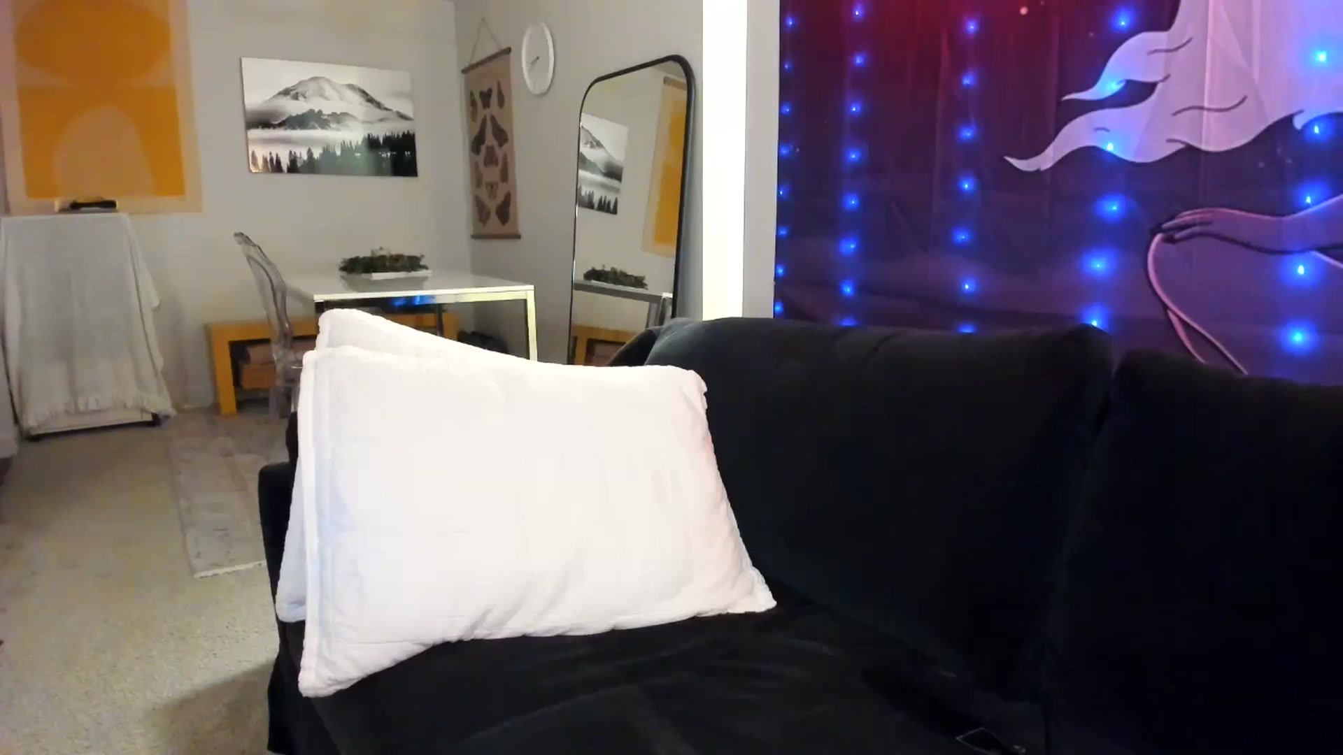 Gallery image thumbnail from JinnaWhite's myfreecams stream on, 12/06/2024, 04:42 image 6 of 20