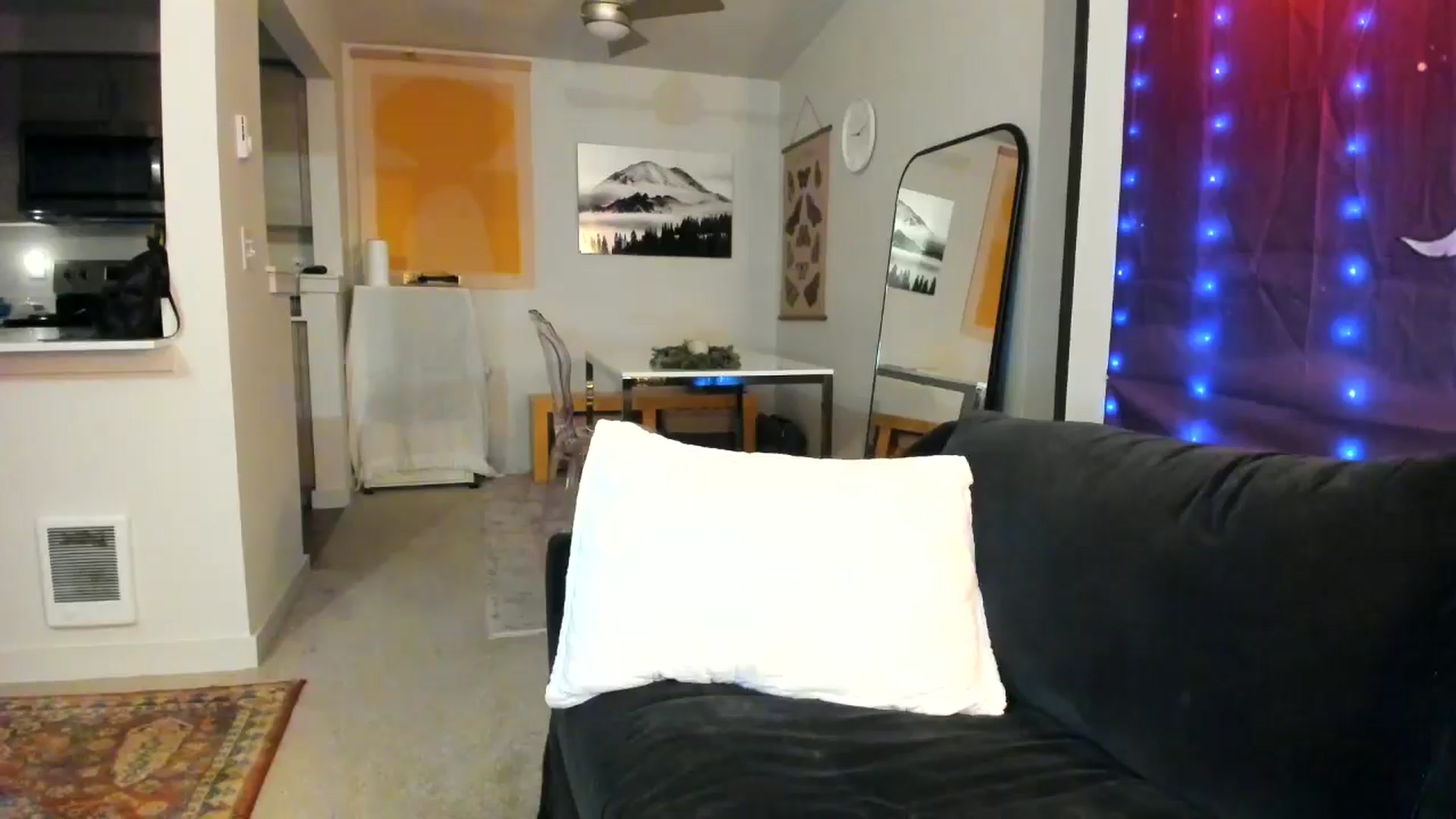 Gallery image thumbnail from JinnaWhite's myfreecams stream on, 12/07/2024, 04:27 image 18 of 20