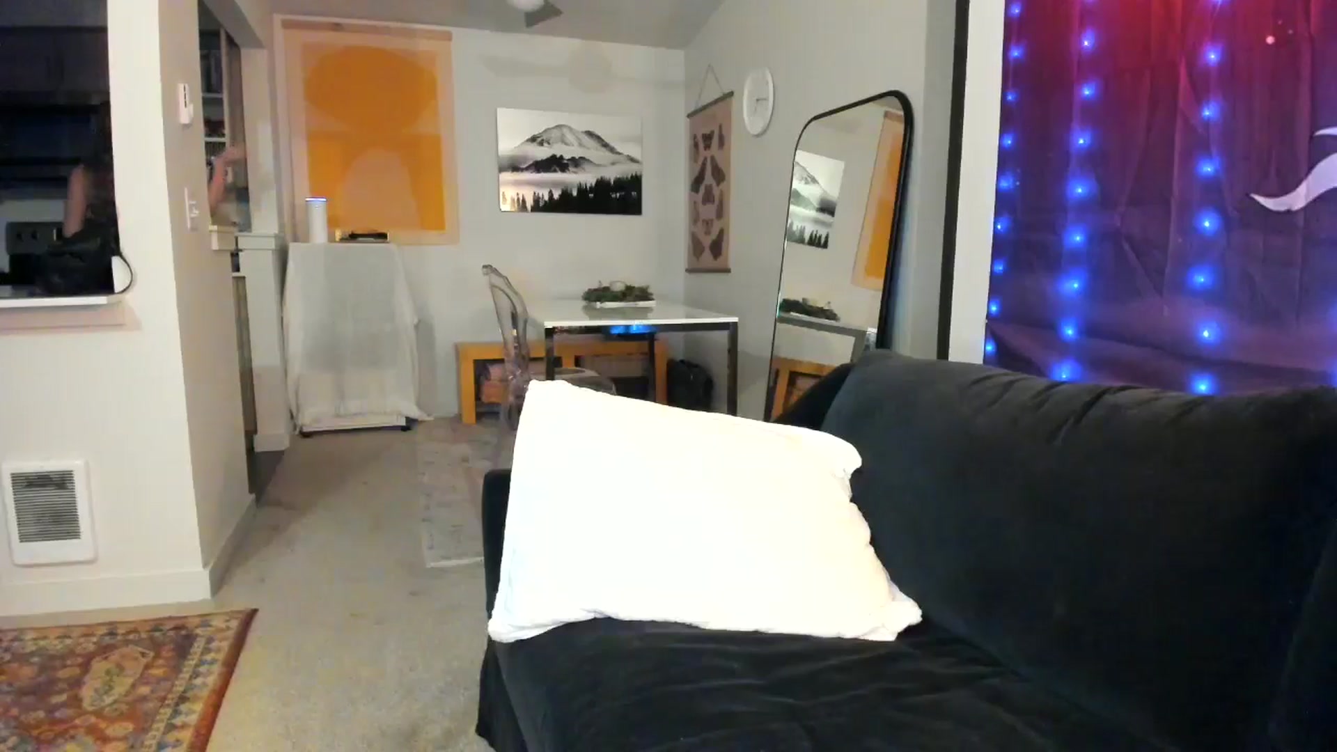 Gallery image thumbnail from JinnaWhite's myfreecams stream on, 12/09/2024, 02:37 image 14 of 20
