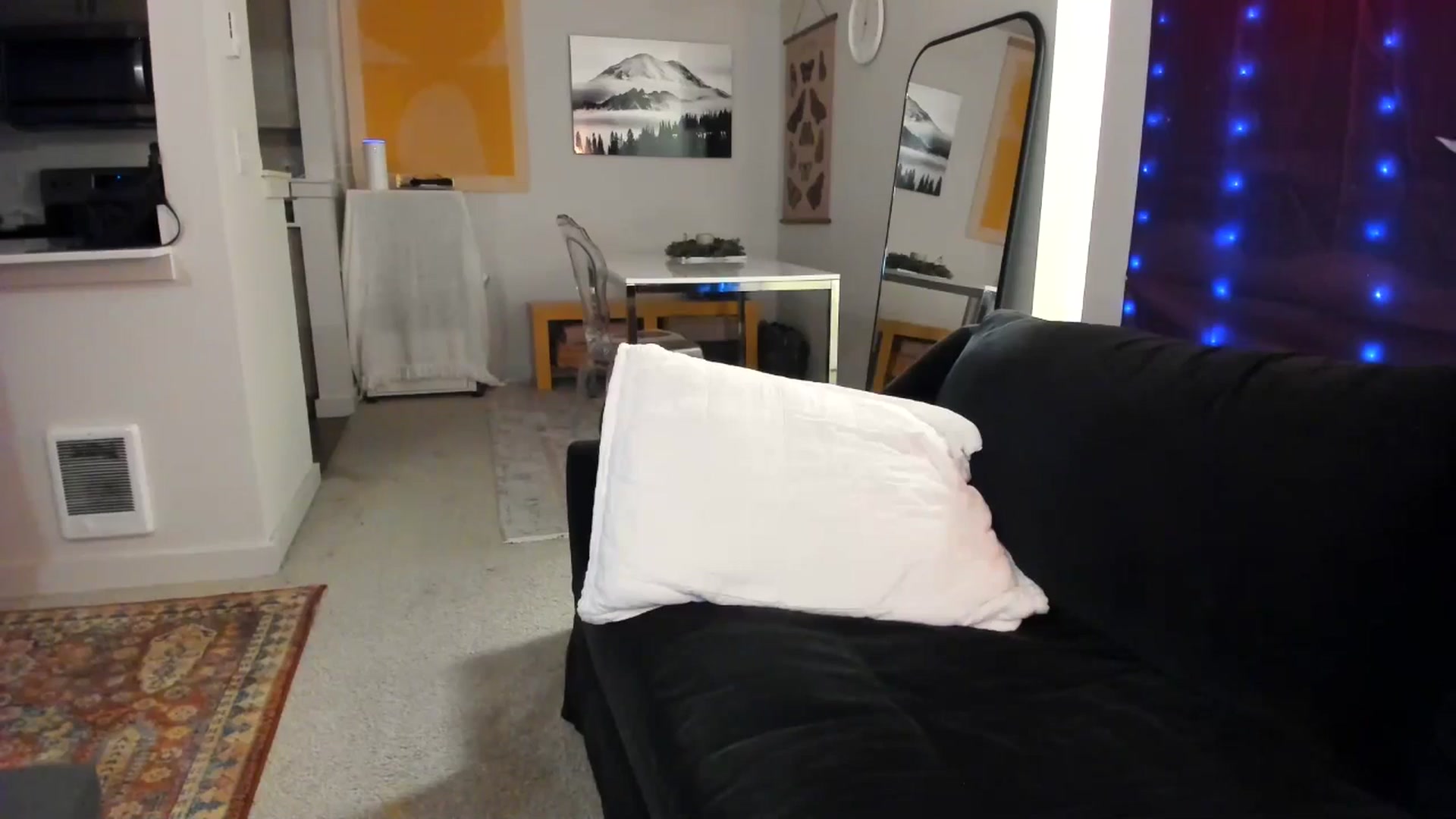 Gallery image thumbnail from JinnaWhite's myfreecams stream on, 12/09/2024, 02:37 image 9 of 20