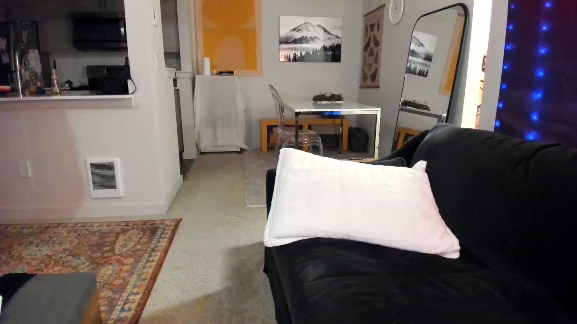 Gallery image thumbnail from JinnaWhite's myfreecams stream on, 12/09/2024, 06:50 image 9 of 20