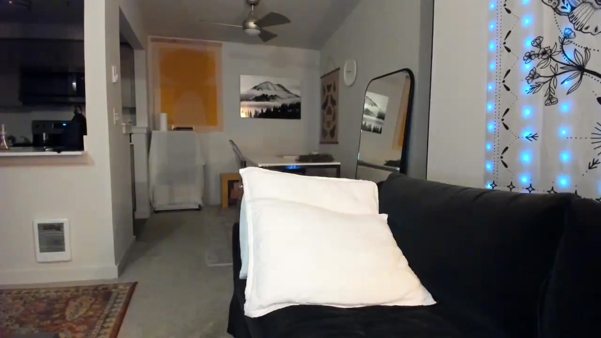 Gallery image thumbnail from JinnaWhite's myfreecams stream on, 12/13/2024, 04:50 image 4 of 20