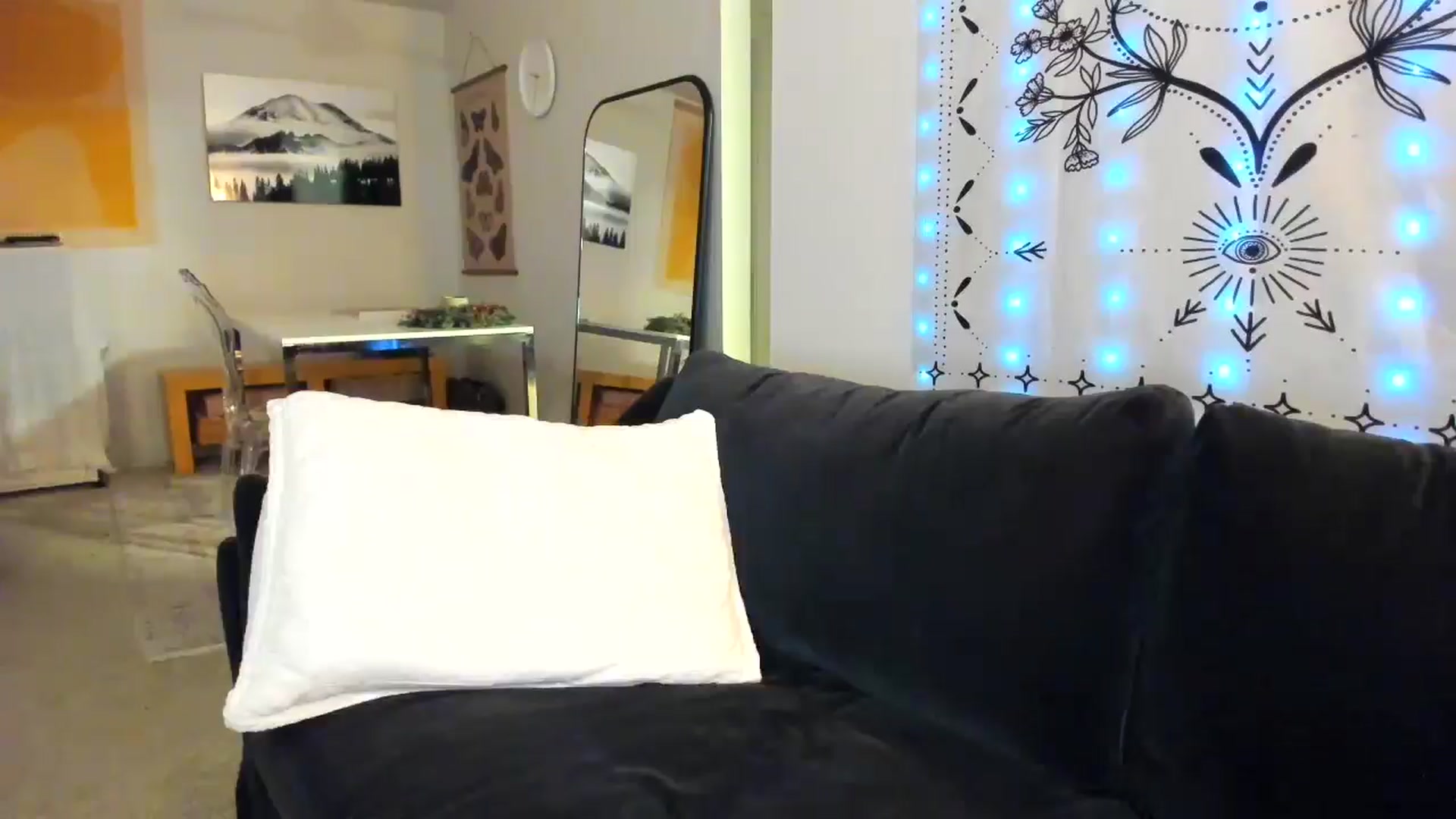 Gallery image thumbnail from JinnaWhite's myfreecams stream on, 12/13/2024, 04:50 image 17 of 20